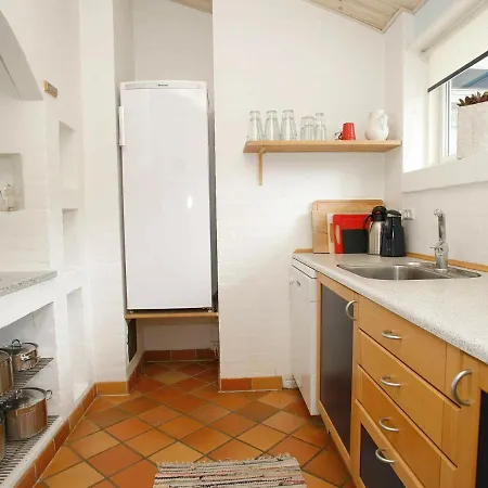 Vakantiehuis Four-bedroom Holiday In 9