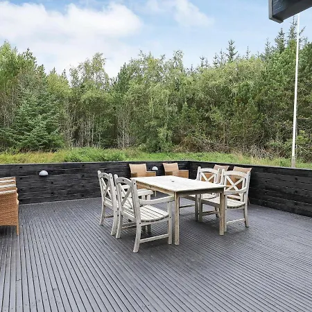 Vakantiehuis Four-bedroom Holiday In 9 *