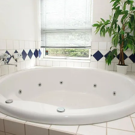 Vakantiehuis Four-bedroom Holiday In 9 *